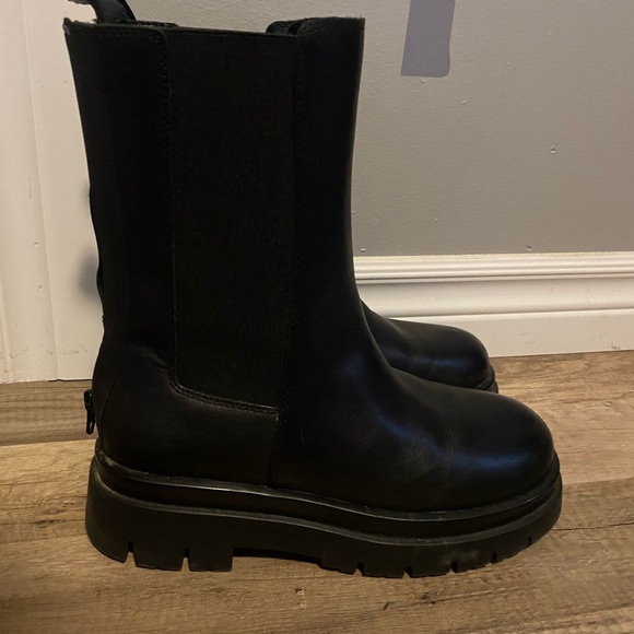 Womens boots - Picture 2 of 2